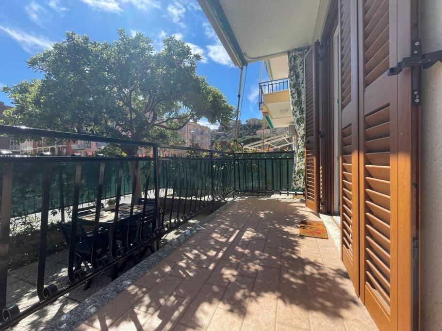 Free Parking Casa Con Giardino - Centro Mare A 5 Minuti Apartment Pietra Ligure Exterior photo