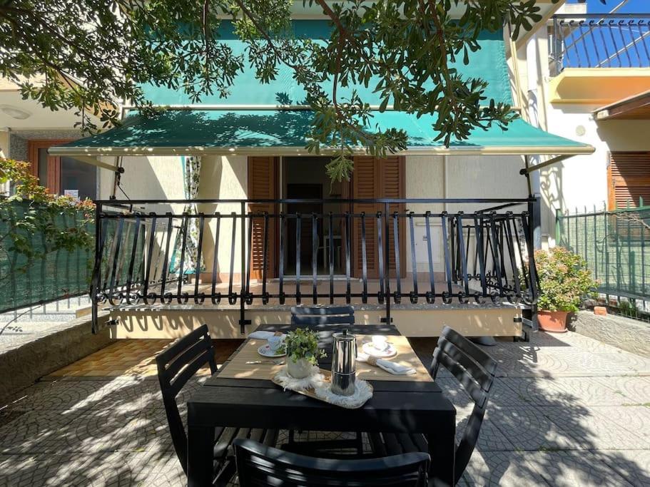Free Parking Casa Con Giardino - Centro Mare A 5 Minuti Apartment Pietra Ligure Exterior photo